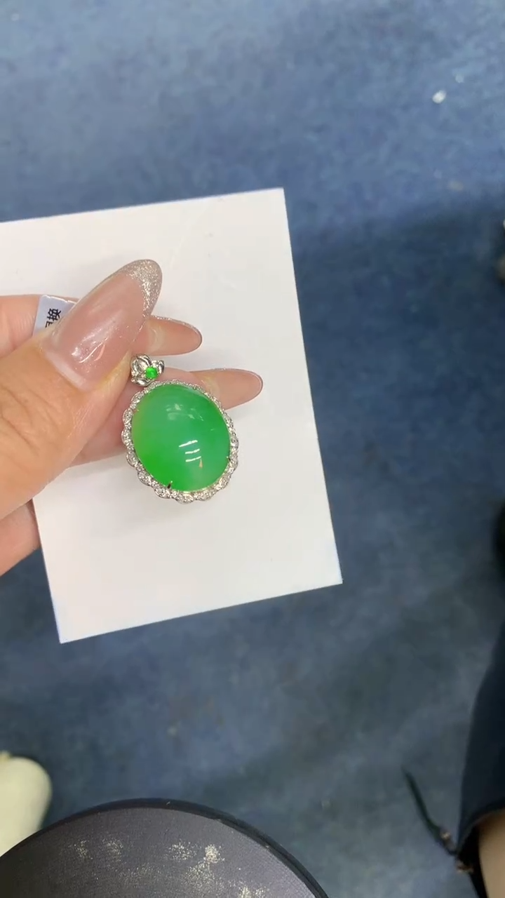 颈饰18K金镶嵌翡翠1