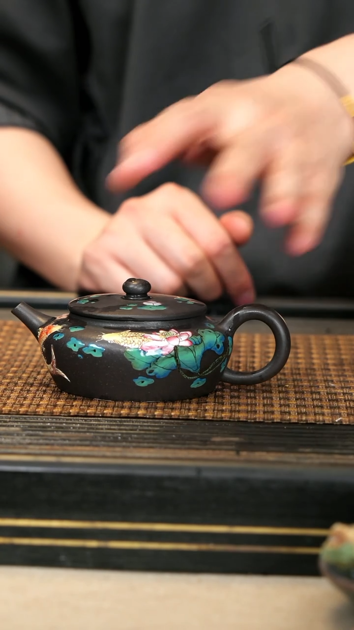 茶壶紫砂26《荷韵扁晨》黑料