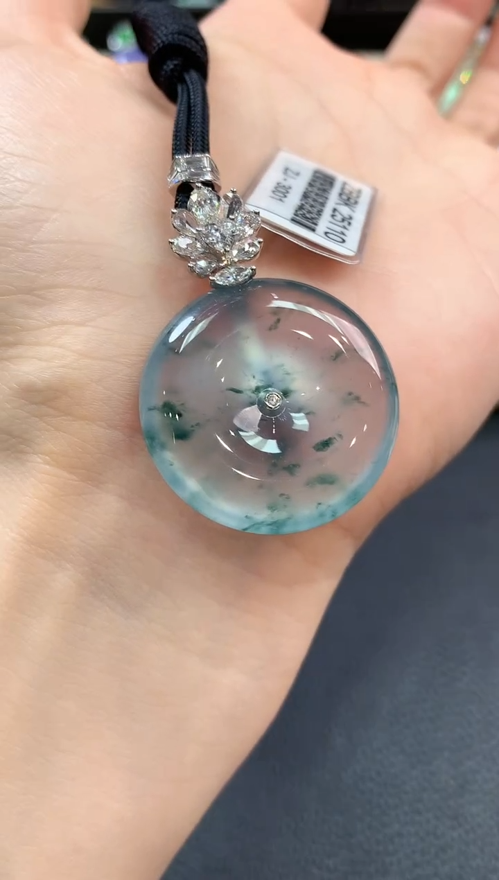 【闪购商品】翡翠吊坠(不含链)18K金镶嵌m140       