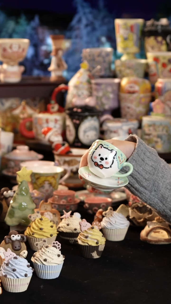 摆件陶景德镇釉下彩手绘设计师款陶瓷