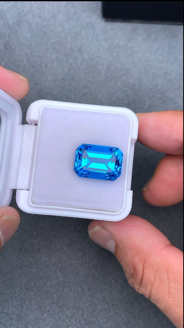 【闪购商品】托帕石裸石未镶嵌15.645克拉