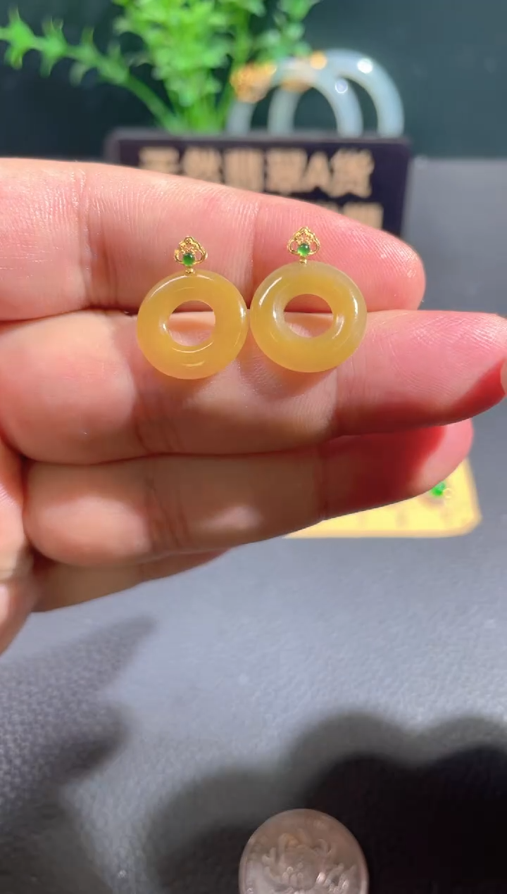翡翠18K金镶嵌颈饰翡翠