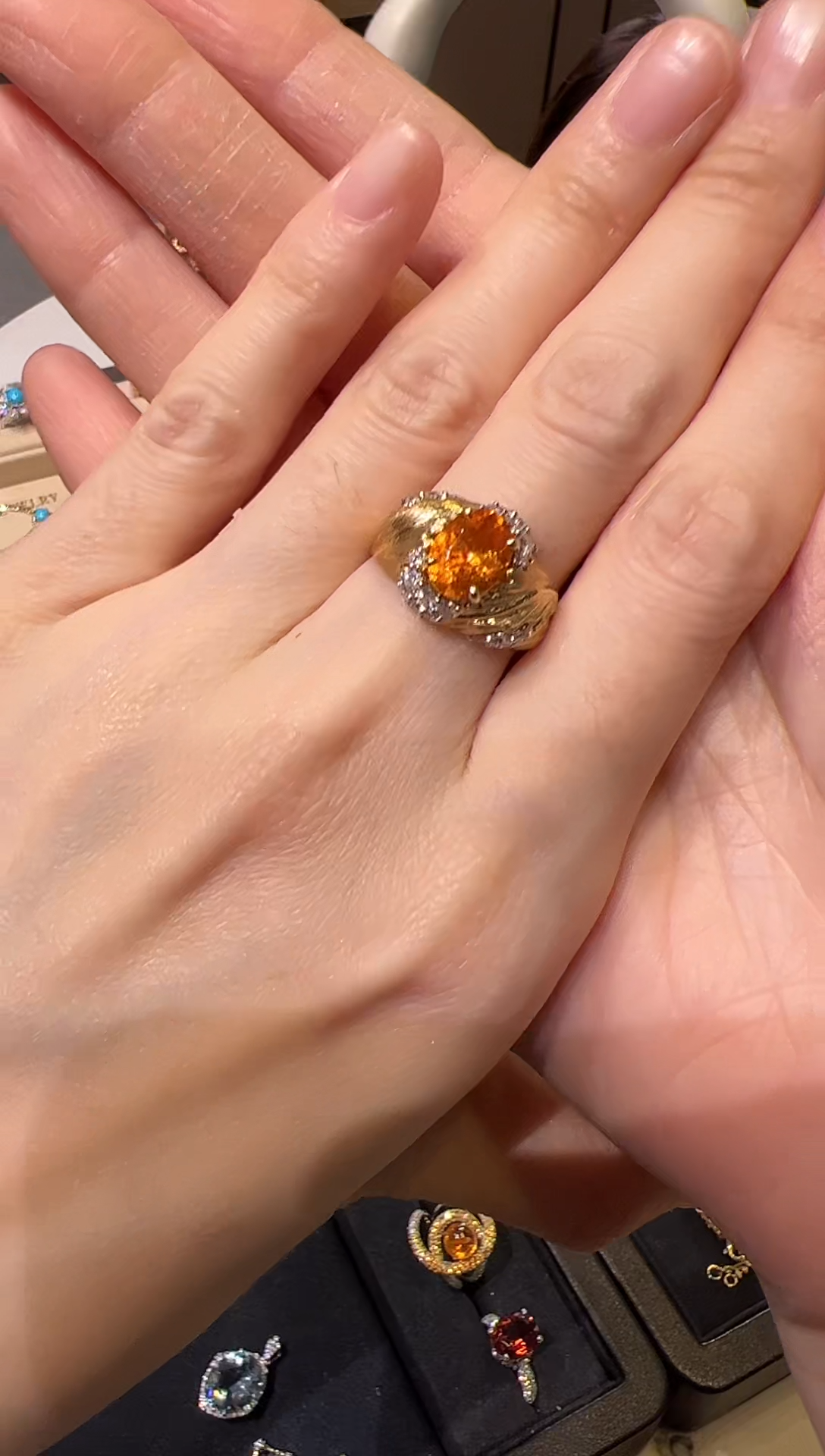【闪购商品】石榴石（芬达石）戒指18K金镶嵌1