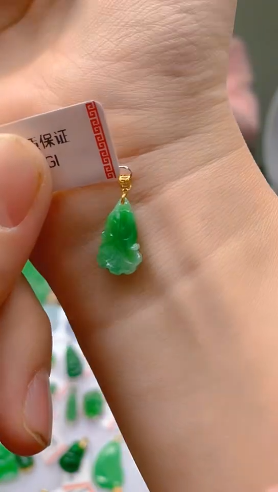 【闪购商品】翡翠颈饰18K金镶嵌天然翡翠A货，一物一证