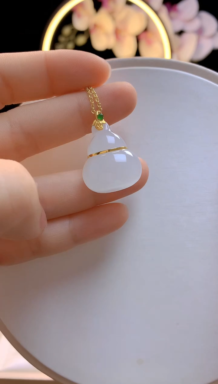 吊坠(赠链)18K金镶嵌和田玉高冰白玉福禄