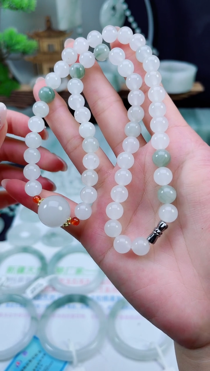 未镶嵌手镯石英质玉（天山翠）项链