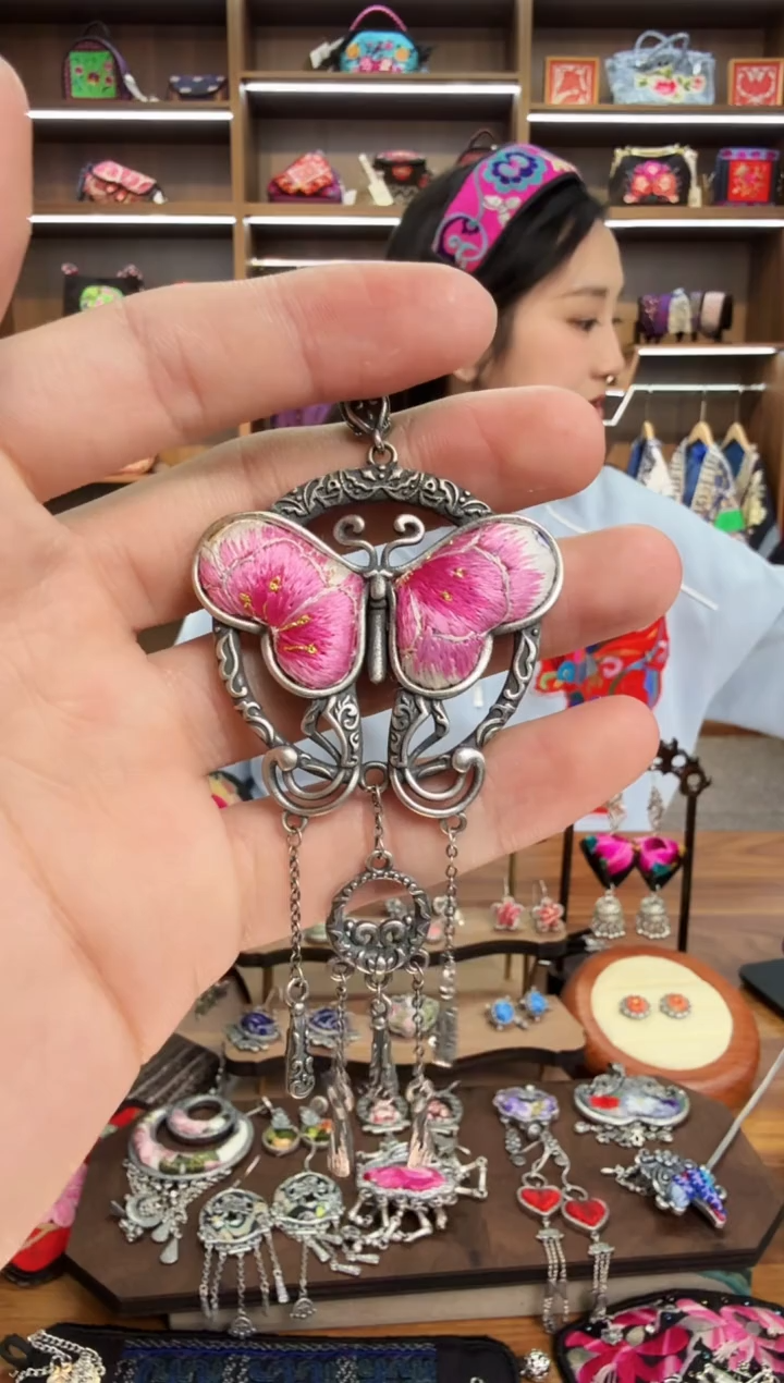 【闪购商品】织绣58蒙阿苏苗绣传承