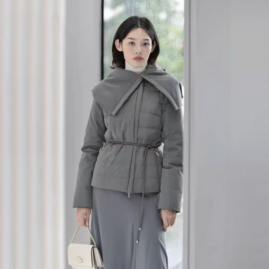 GXO 2025新款伽D灰色大翻领短款保暖显瘦羽绒服WT0117