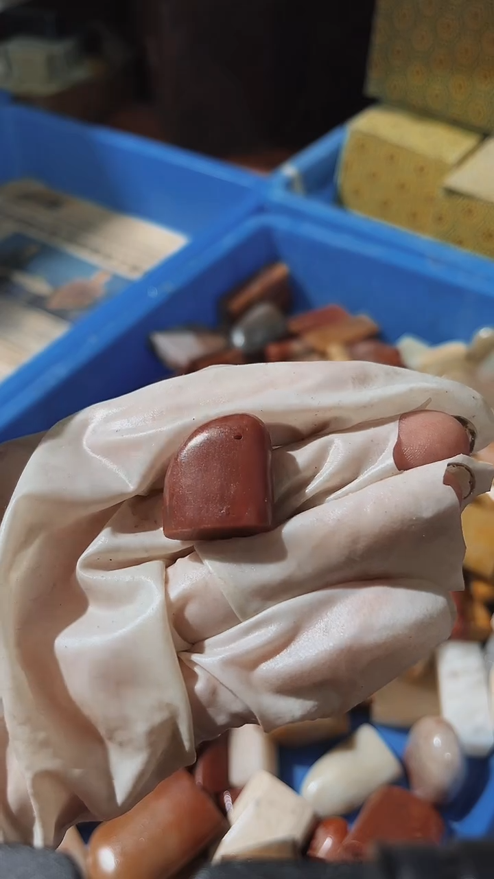 老挝石让***风瑕疵不规则章