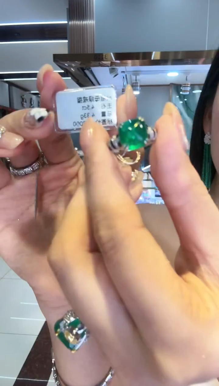 铂Pt950镶嵌戒指祖母绿4.50ct