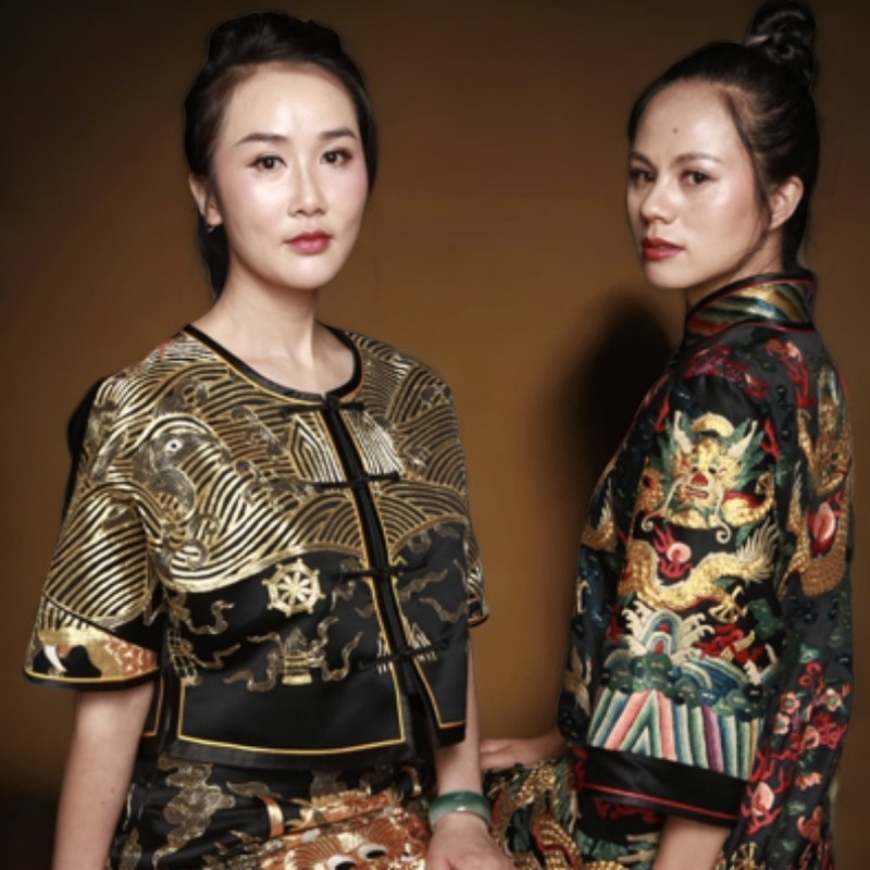 西嫫文化：中国风手绣长袍