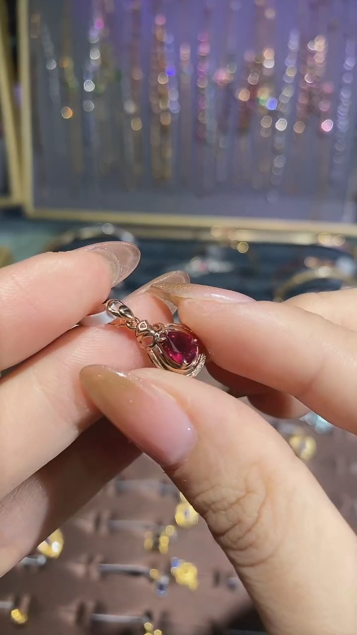 【闪购商品】碧玺颈饰18K金镶嵌吊坠