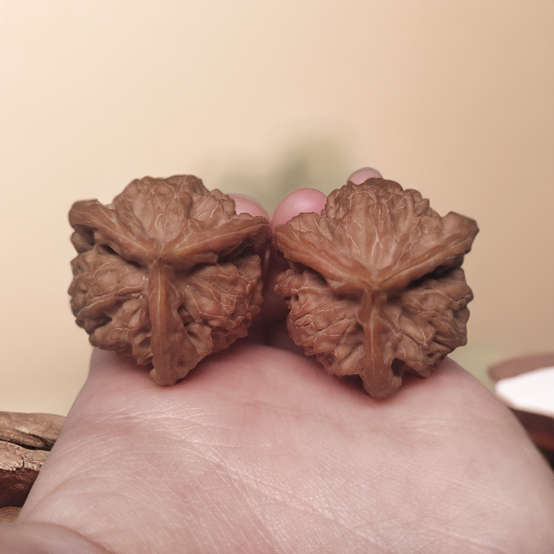 精品文玩核桃盘山三棱