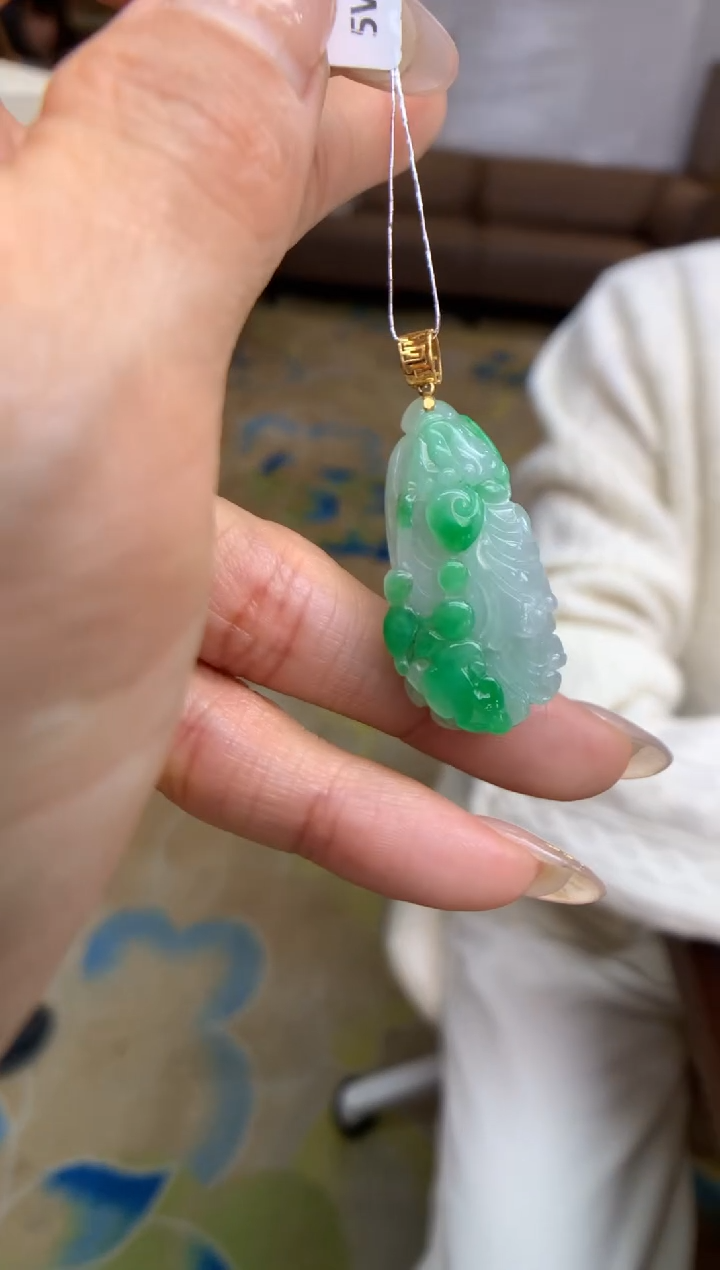 【闪购商品】翡翠颈饰18K金镶嵌白菜