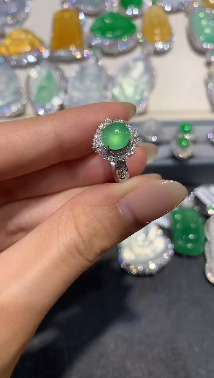 【闪购商品】翡翠戒指18K金镶嵌q488    