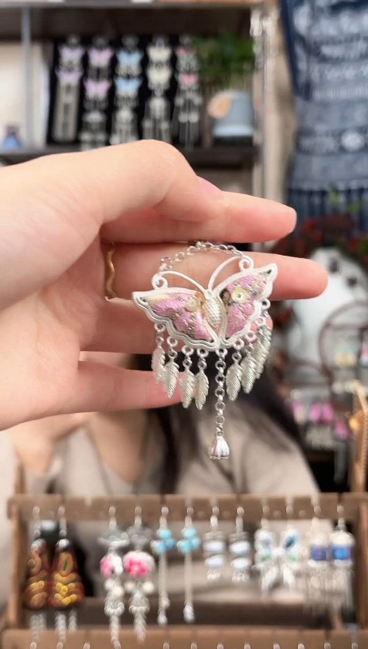 织绣幸****⁰民族风非遗老绣饰品318