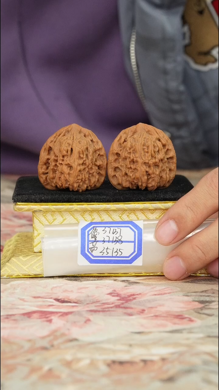 【闪购商品】文玩核桃把件赵喜满南将石