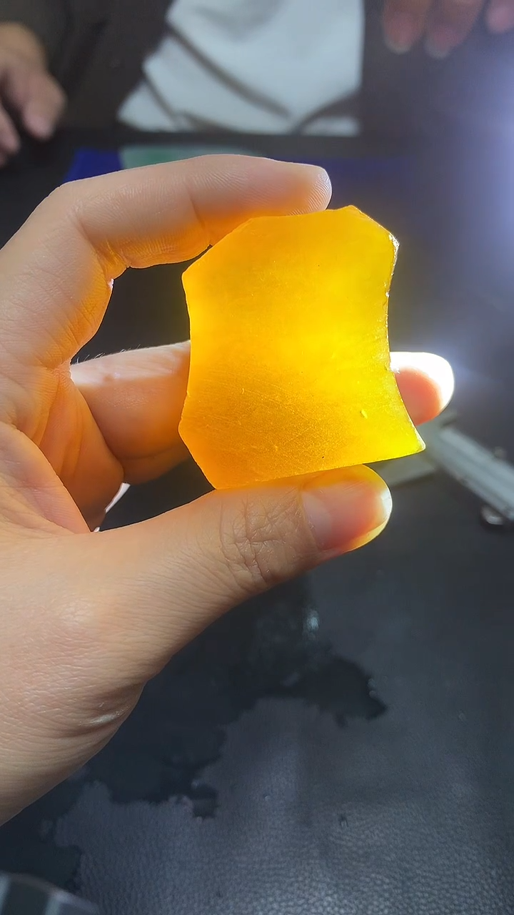 玉冰满黄边角毛坯