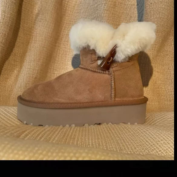 【河南桑坡】一粒牛角扣羊皮毛一体雪地靴女款冬季防滑增高