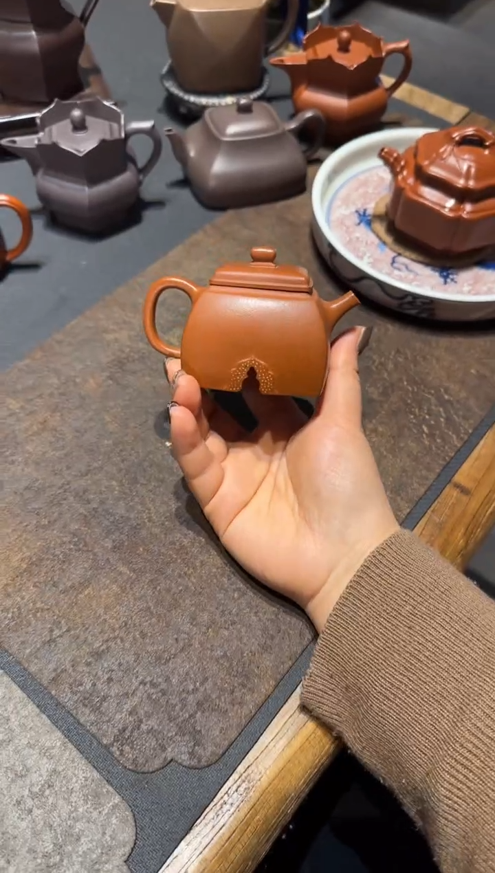 【闪购商品】紫砂茶壶小悟空 黄龙山朱泥