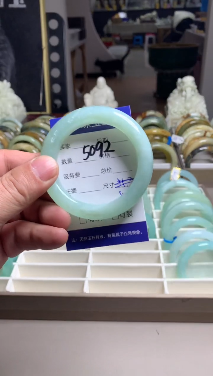 【闪购商品】蛇纹石玉手镯未镶嵌5092