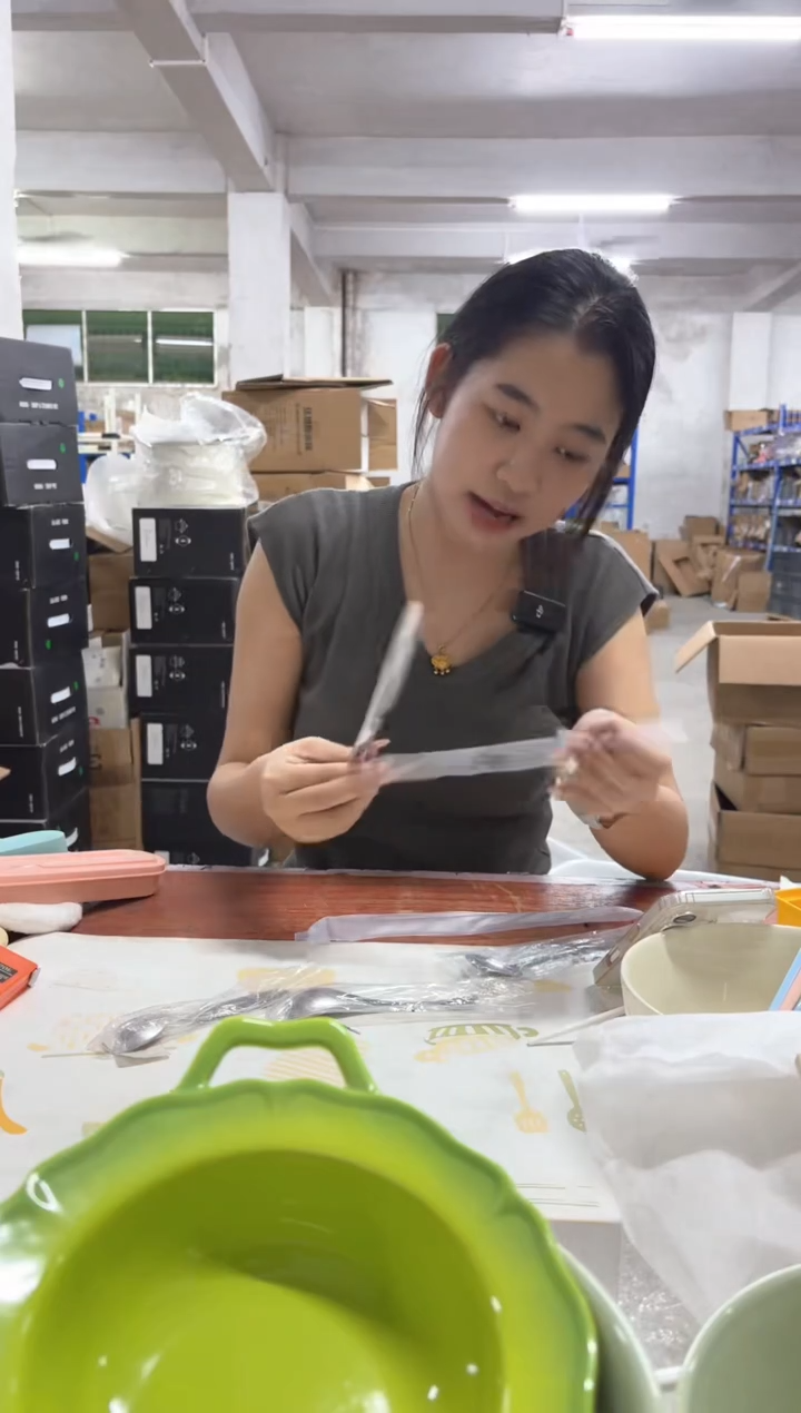 直播间秒杀清仓微瑕产品，可能当过样品拍照