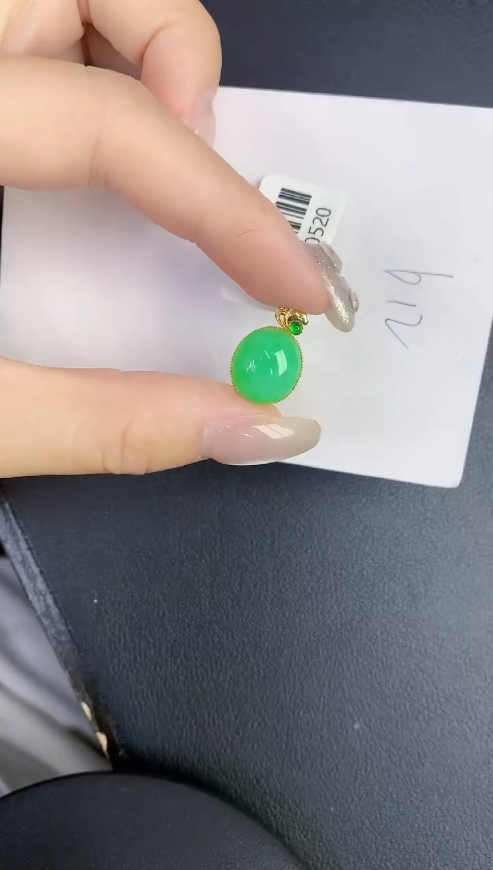 翡翠18K金镶嵌颈饰缅甸天然翡翠A货