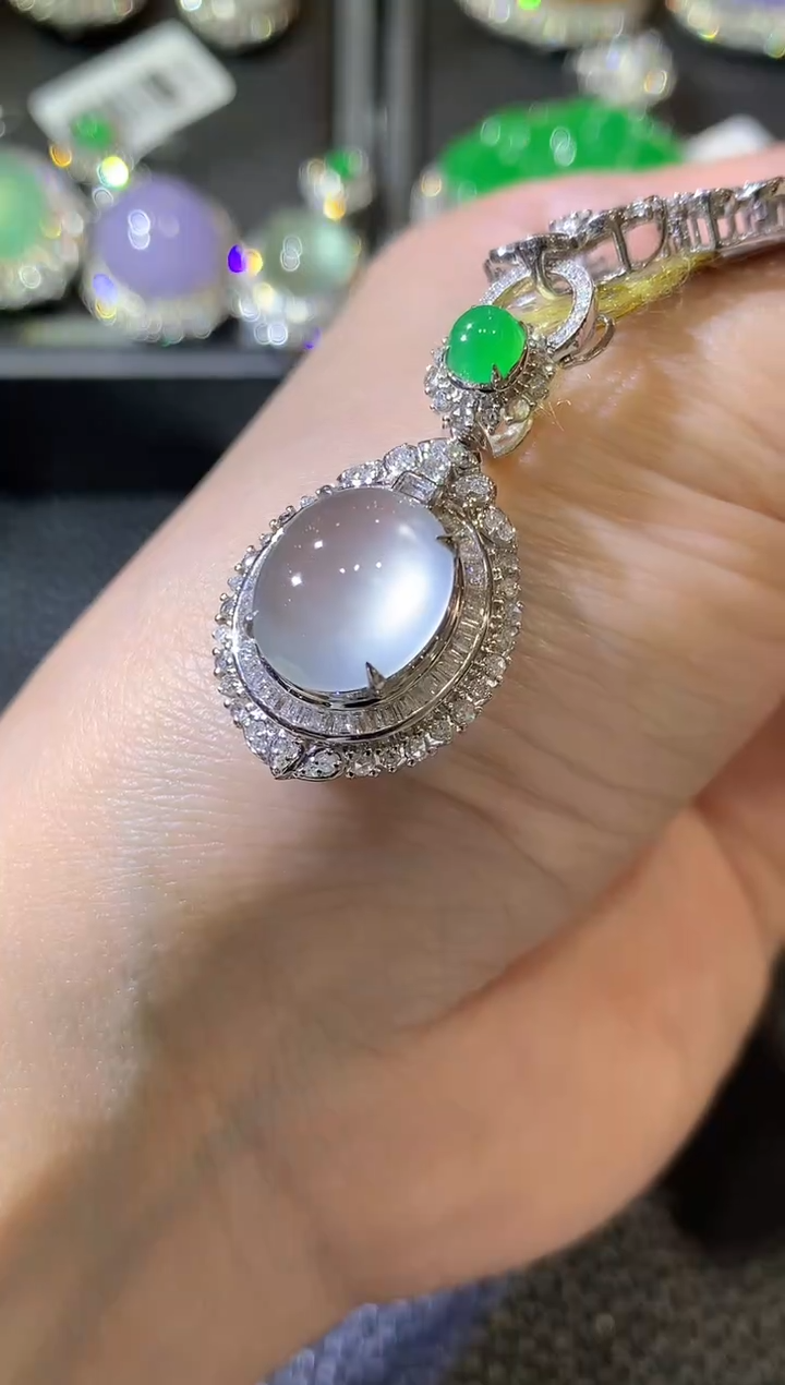 【闪购商品】翡翠吊坠(不含链)18K金镶嵌D151翡翠