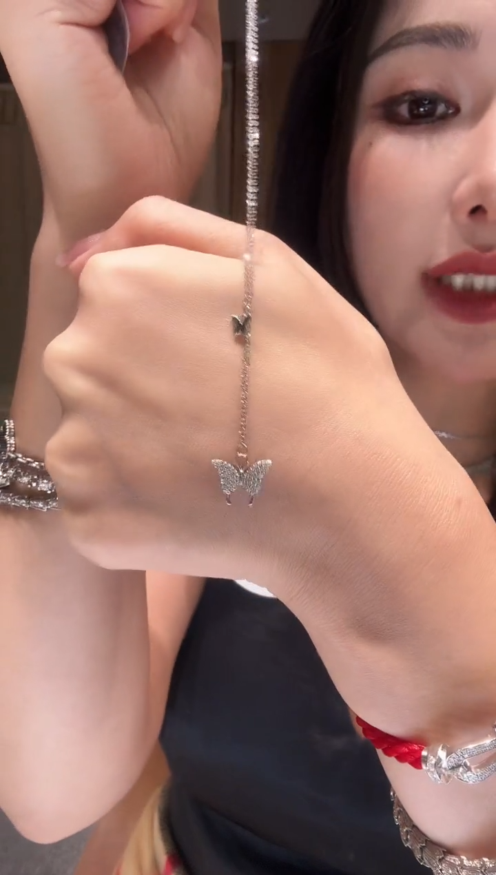 项链18K金镶嵌钻石满钻蝴蝶