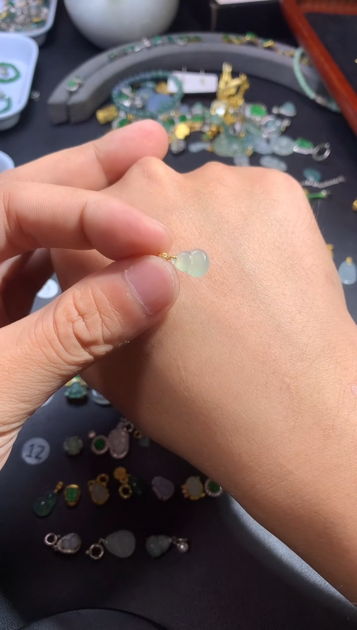 吊坠(不含链)18K金镶嵌翡翠1
