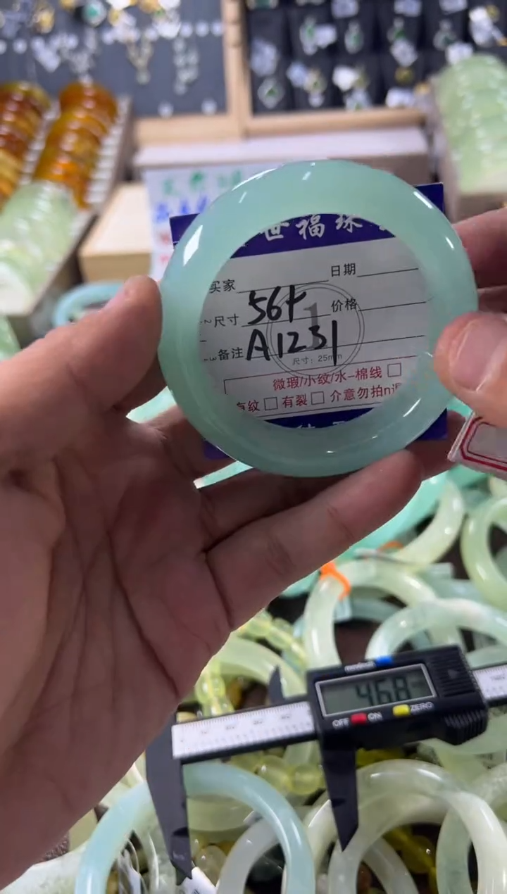 未镶嵌蛇纹石玉手镯1