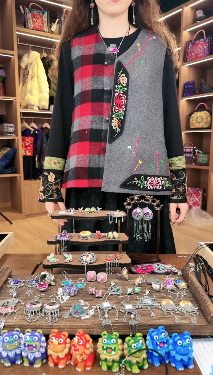 【闪购商品】织绣L568黔东南苗族刺绣