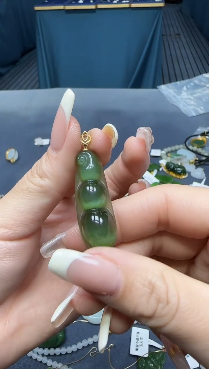 【闪购商品】和田玉挂件18K金镶嵌1