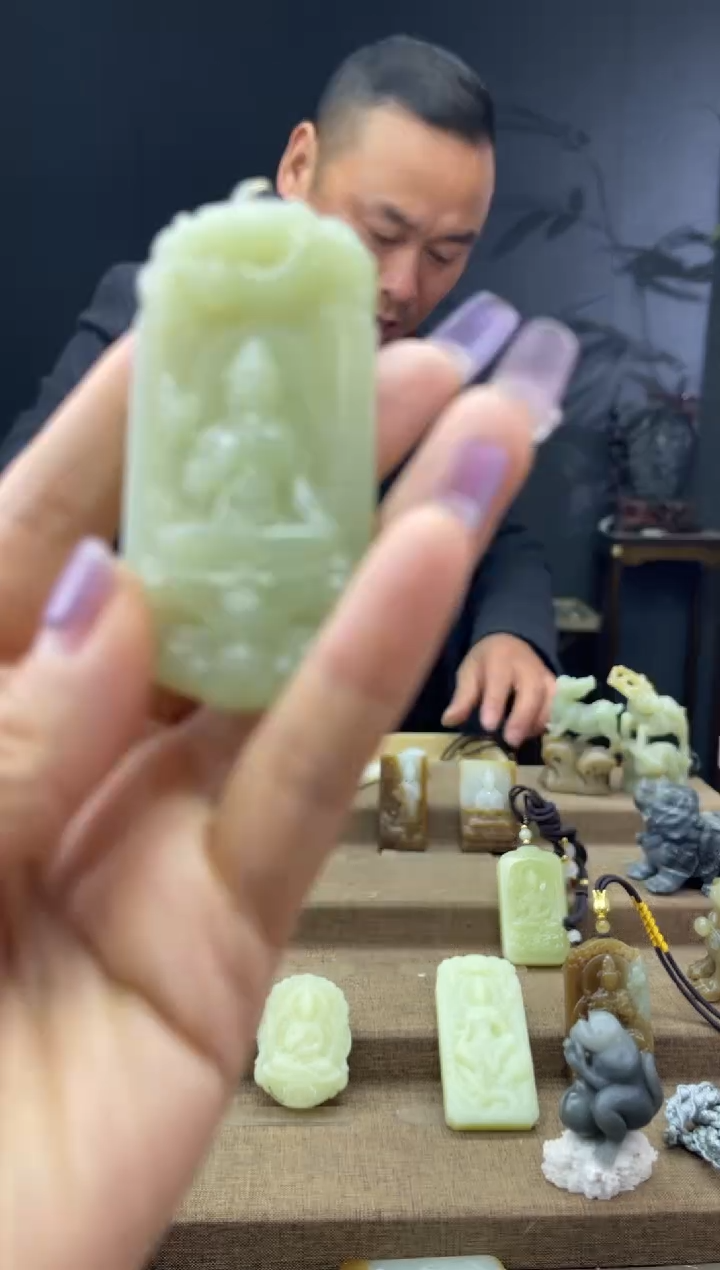 颈饰未镶嵌和田玉1