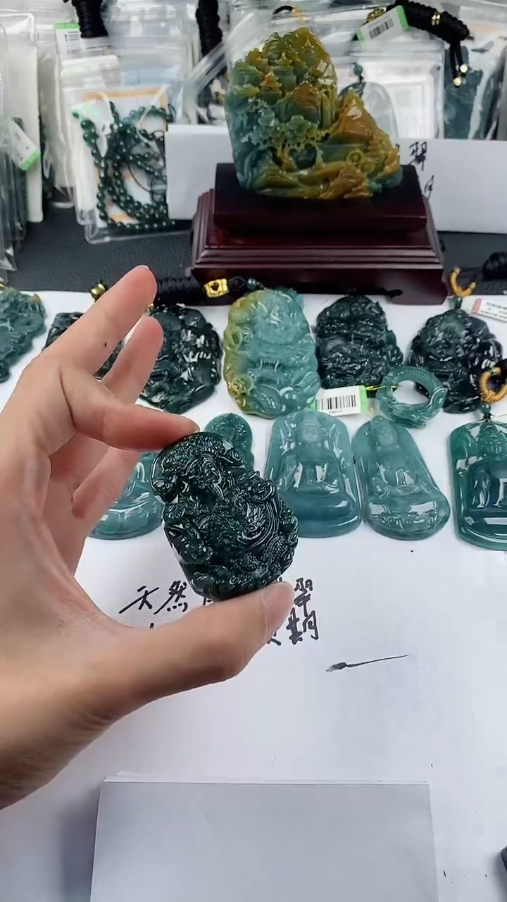 【闪购商品】翡翠颈饰未镶嵌           