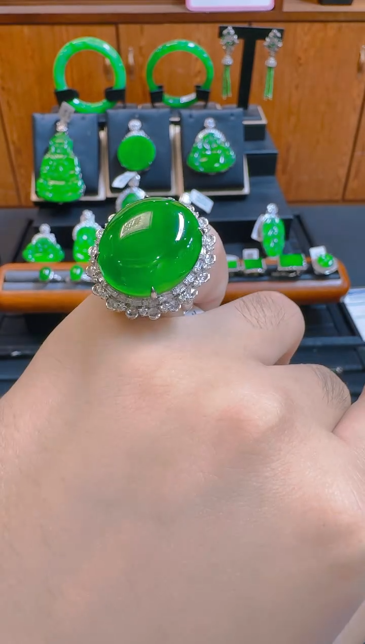 18K金镶嵌戒指翡翠珈*天然A货翡翠+吊坠戒指两用款