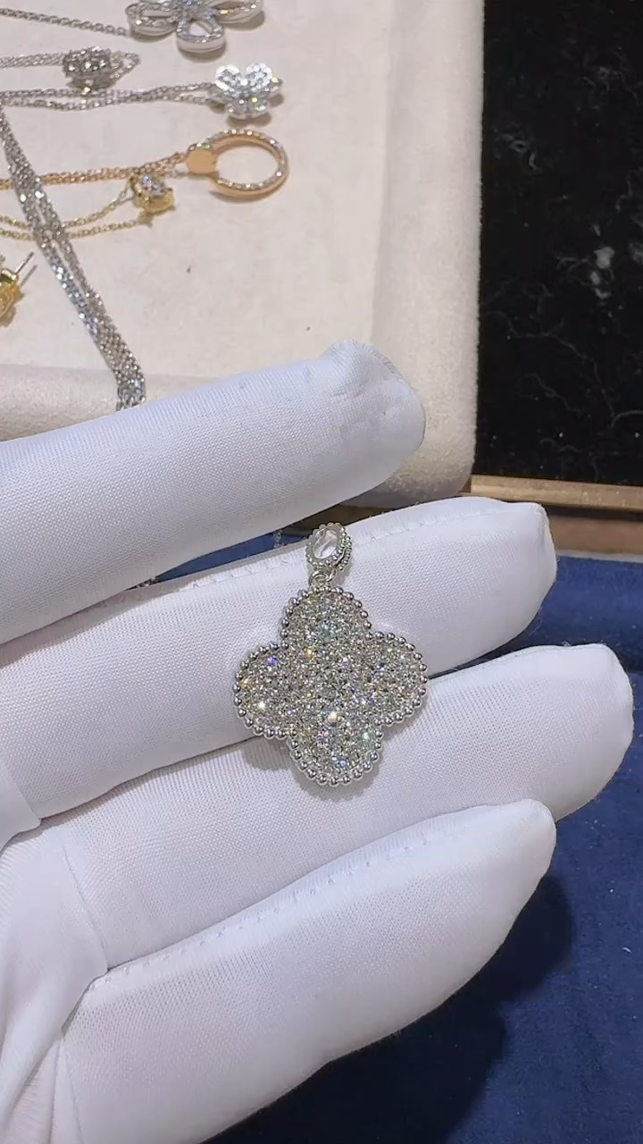 【闪购商品】实验室培育钻石颈饰18K金镶嵌吊坠