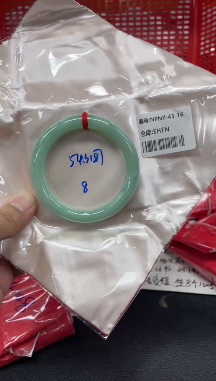 翡翠手镯未镶嵌翡翠手镯