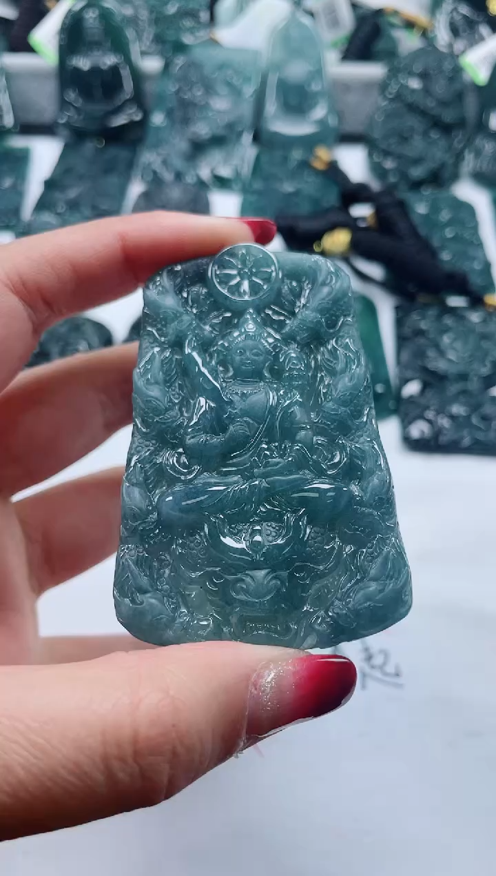 【闪购商品】翡翠颈饰未镶嵌             