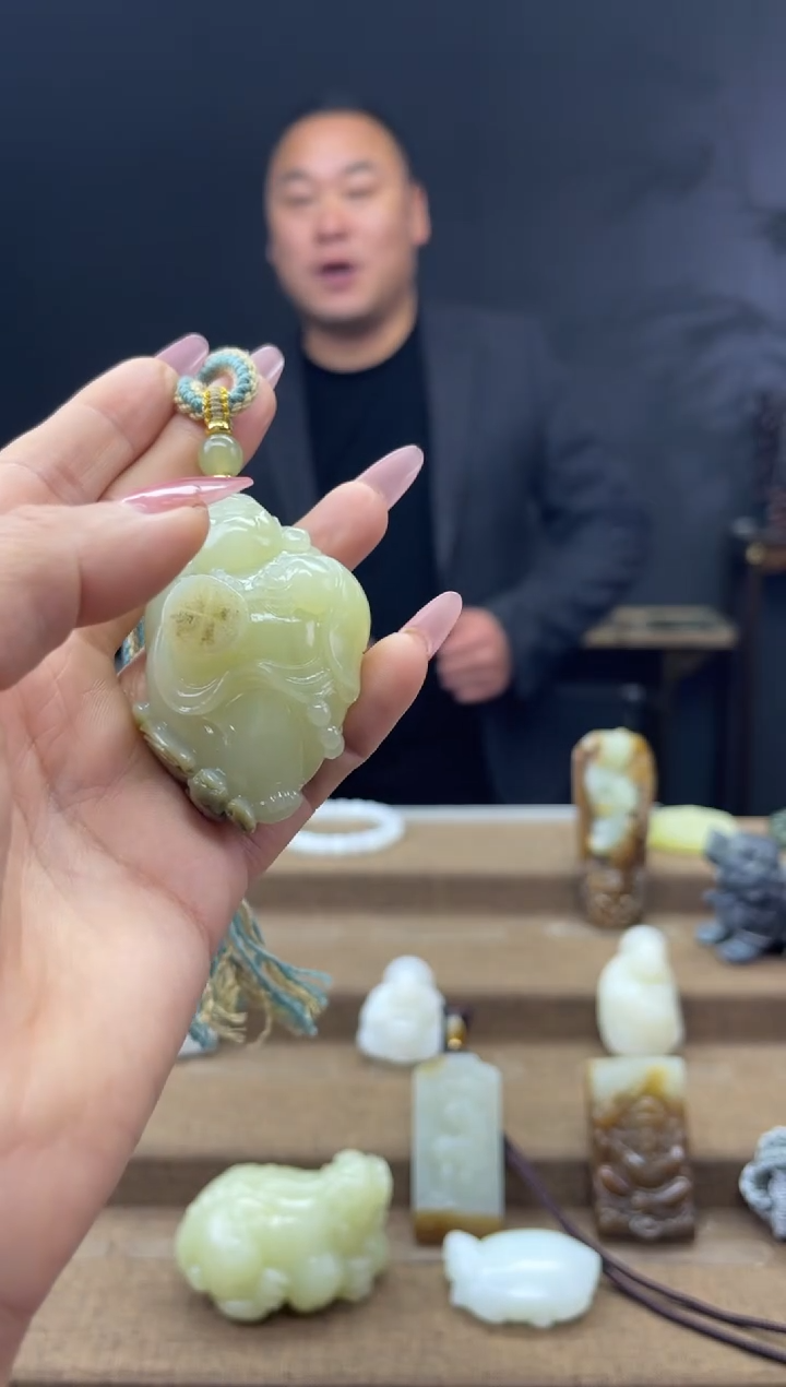 颈饰未镶嵌和田玉1