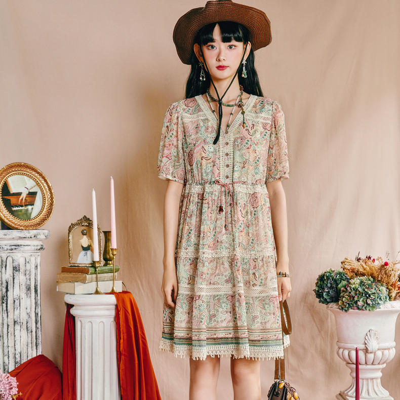 【王雪糕专属】菀壹2025夏季新款游牧风碎花连衣裙Q19121421