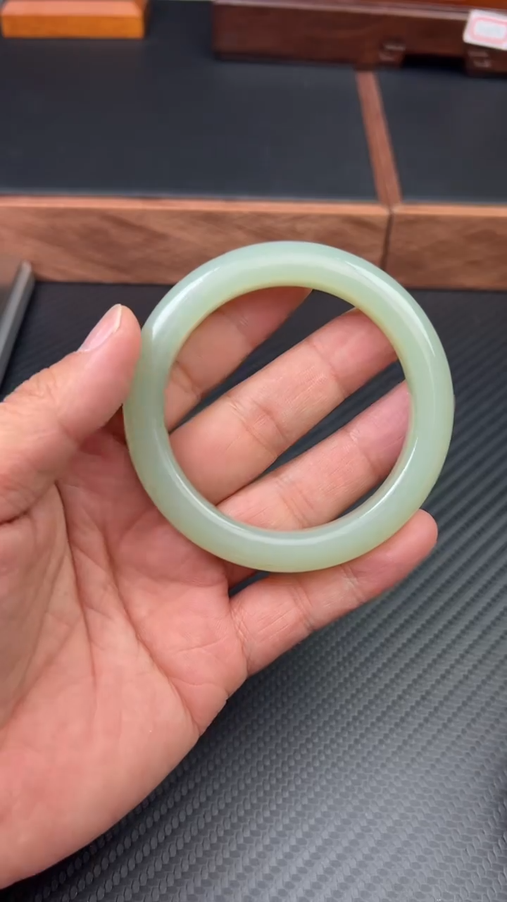 【闪购商品】和田玉手镯未镶嵌且末微色差近矿57