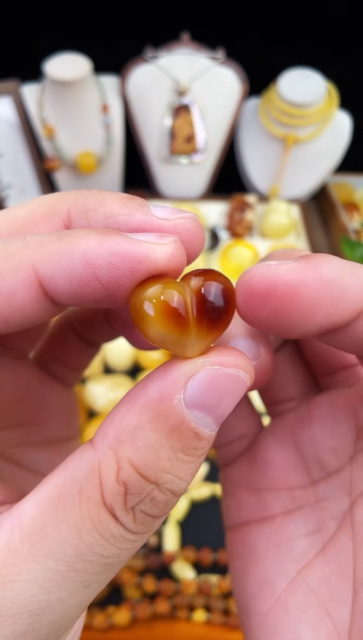 琥珀未镶嵌珠宝奇石柒月
