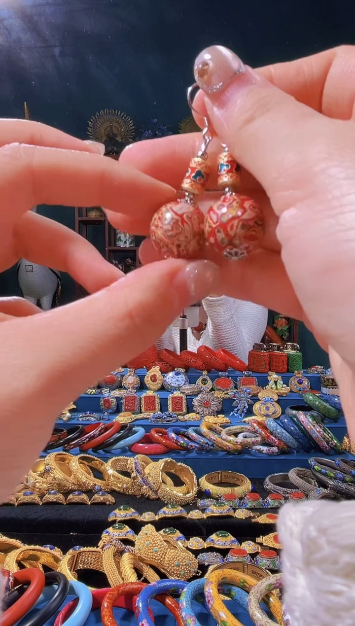 【闪购商品】犀皮漆耳环红米色