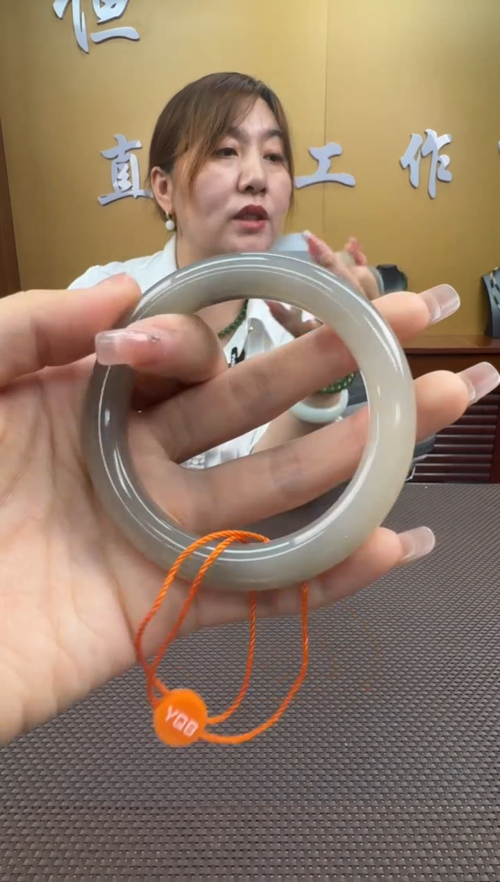 【闪购商品】和田玉手镯未镶嵌57