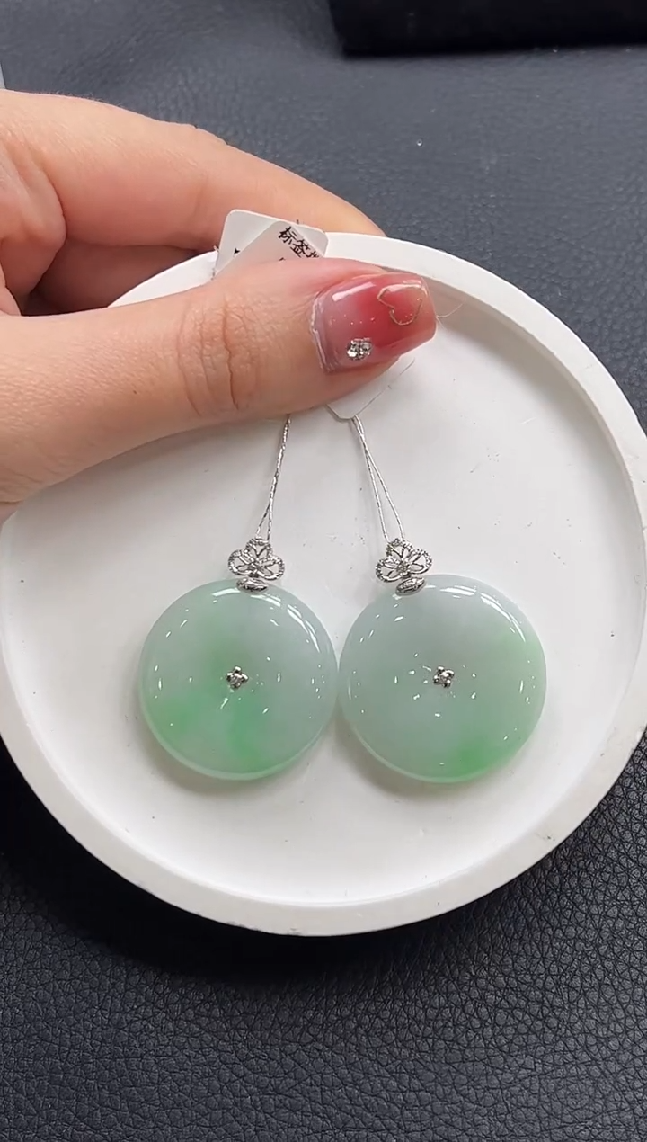 【闪购商品】翡翠颈饰18K金镶嵌平安扣多样性发1件