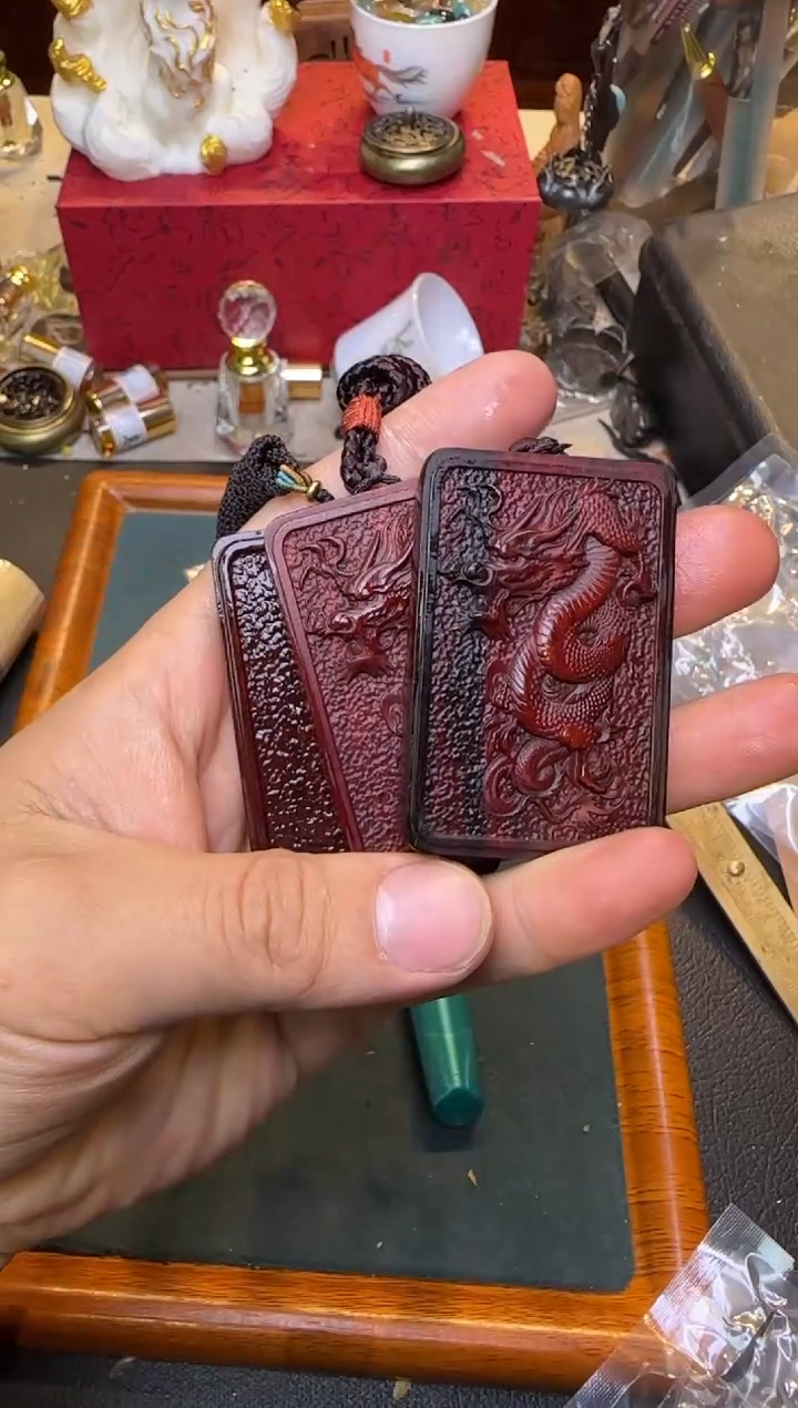 【闪购商品】小叶紫檀吊坠爆星龙牌吊坠