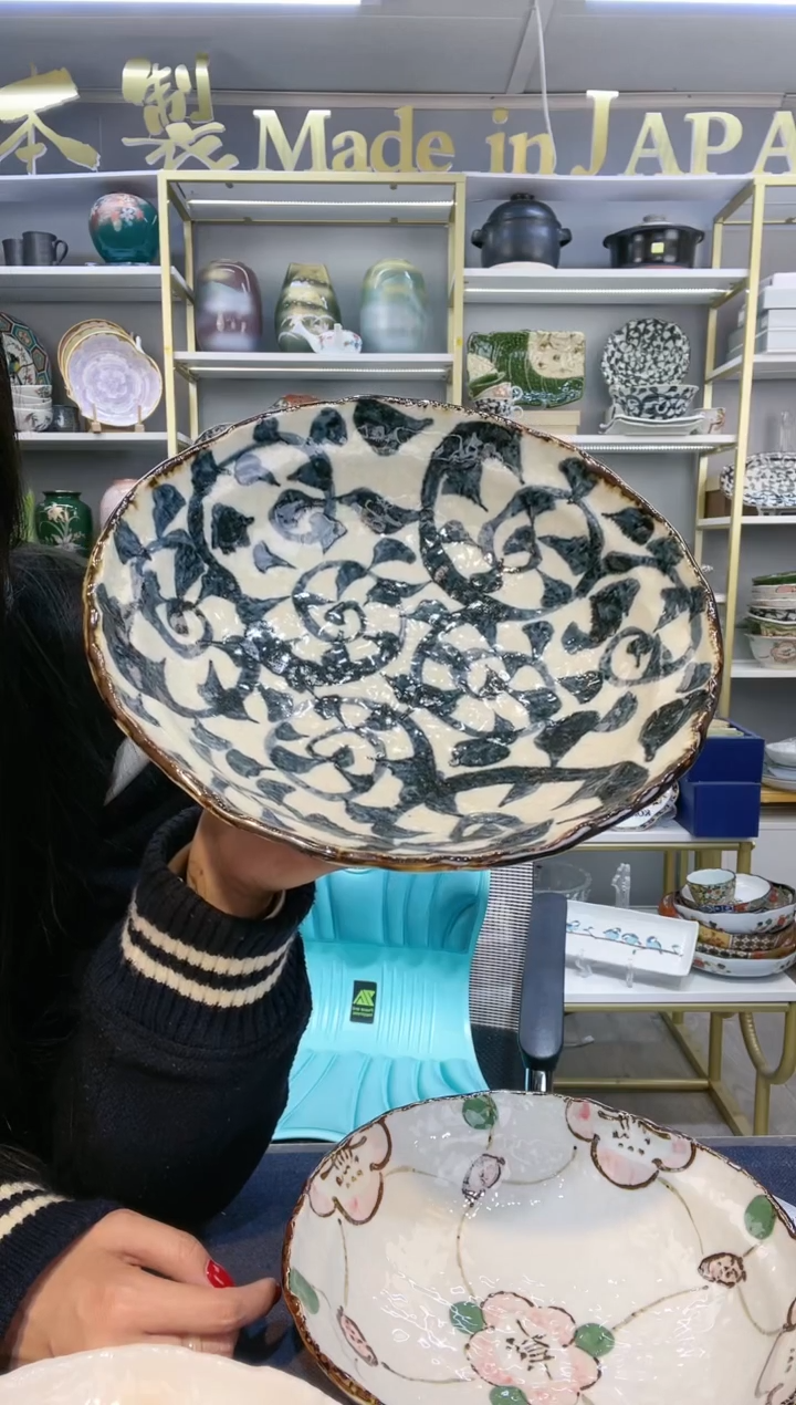 【闪购商品】碗手绘唐草带足圆形大钵一只