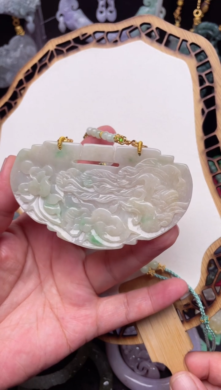 颈饰未镶嵌翡翠吊坠
