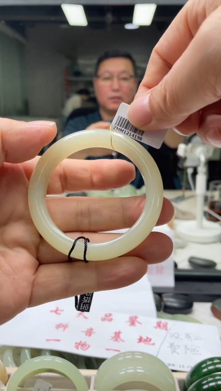 【闪购商品】和田玉手镯未镶嵌编码 4198圈口54-55